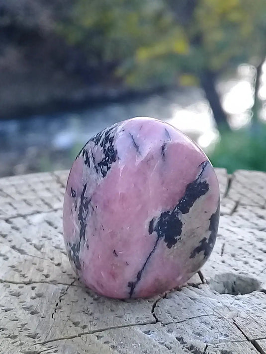 Rhodonite d’Argentine pierre roulée Grade A ++++ Rhodonite pierre roulée