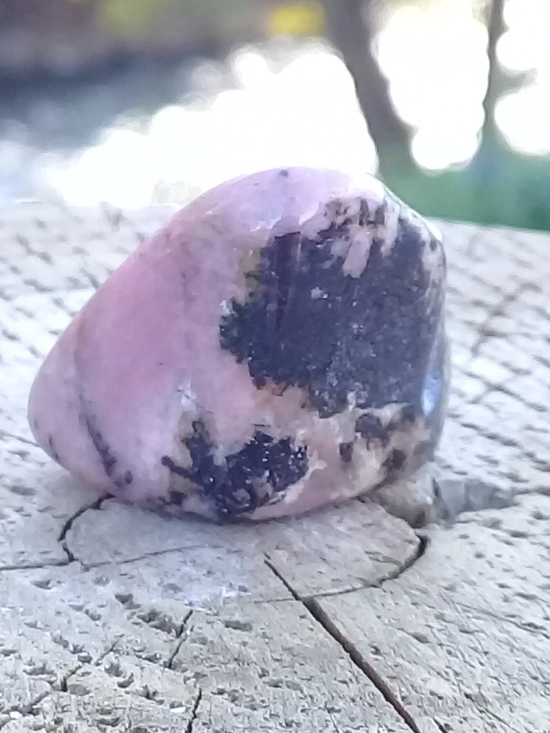 Carica immagine in Galleria Viewer, Rhodonite d’Argentine pierre roulée Grade A ++++  Dans la besace du p&#39;tit Poucet...   
