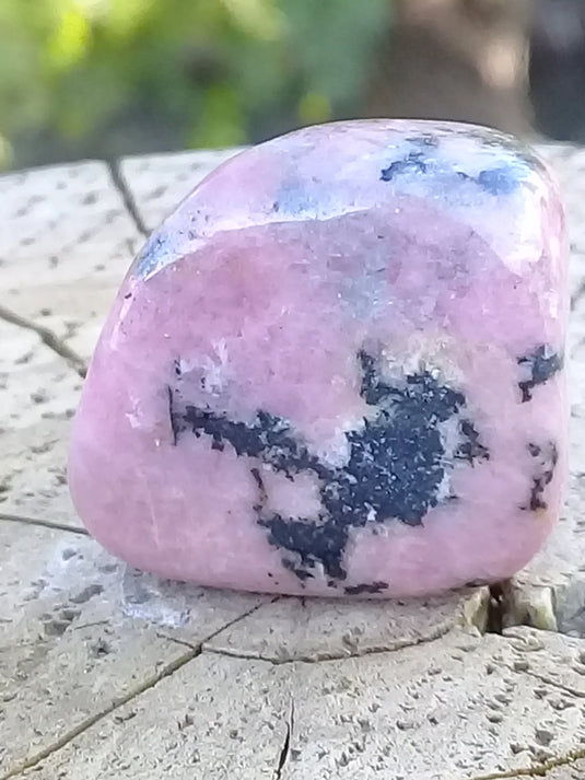 Rhodonite d’Argentine pierre roulée Grade A ++++ Rhodonite pierre roulée Dans la besace du p'tit Poucet...   