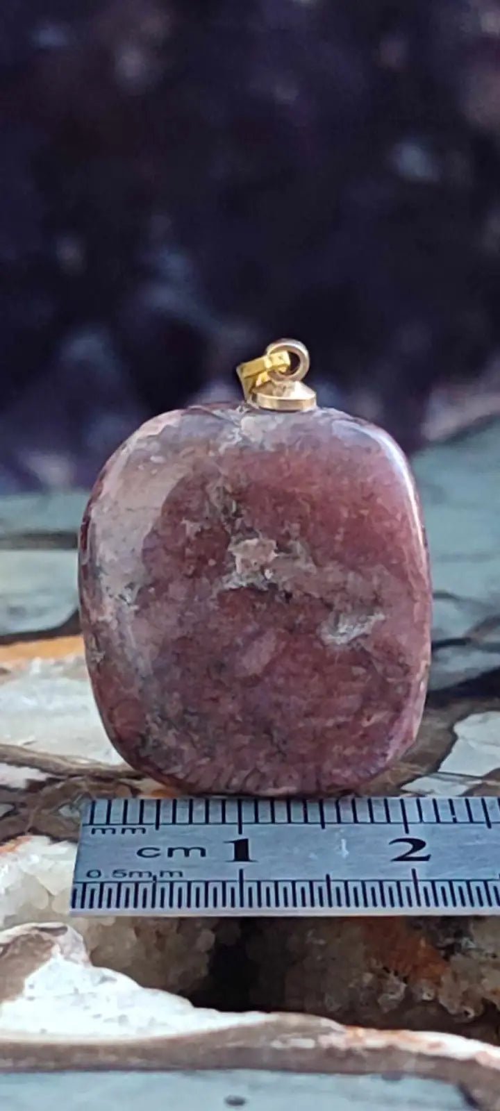 Chargez l&#39;image dans la visionneuse de la galerie, Rhodonite du Pérou pendentif Grade A++++ (fourni avec cordon) Rhodonite pendentif
