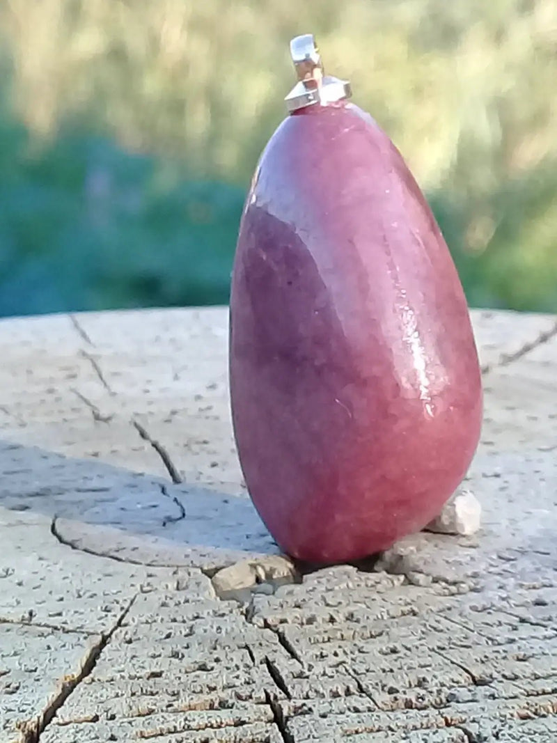 Load image into Gallery viewer, Rhodonite du Pérou pendentif Grade A++++ (fourni avec cordon) Rhodonite du Pérou pendentif
