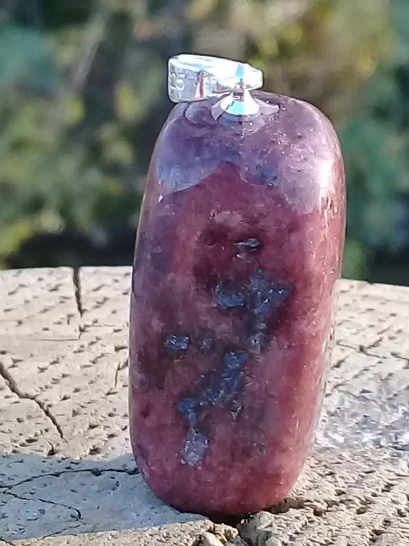 Chargez l&#39;image dans la visionneuse de la galerie, Rhodonite du Pérou pendentif Grade A++++ monté argt925 (fourni avec cordon) Rhodonite du Pérou pendentif
