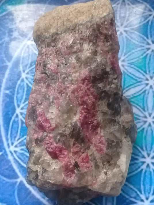 Rubéllite brute sur Quartz fumé Grade A +++ Rubéllite brute sur Quartz fumé