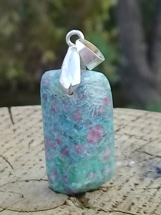 Rubis Fuschite pendentif Grade A +++ (Fourni avec son cordon) Pendentif Rubis Fuschite