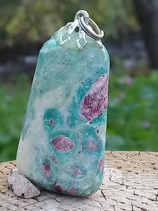 Rubis Fuschite pendentif Grade A +++ (Fourni avec son cordon) Pendentif Rubis Fuschite