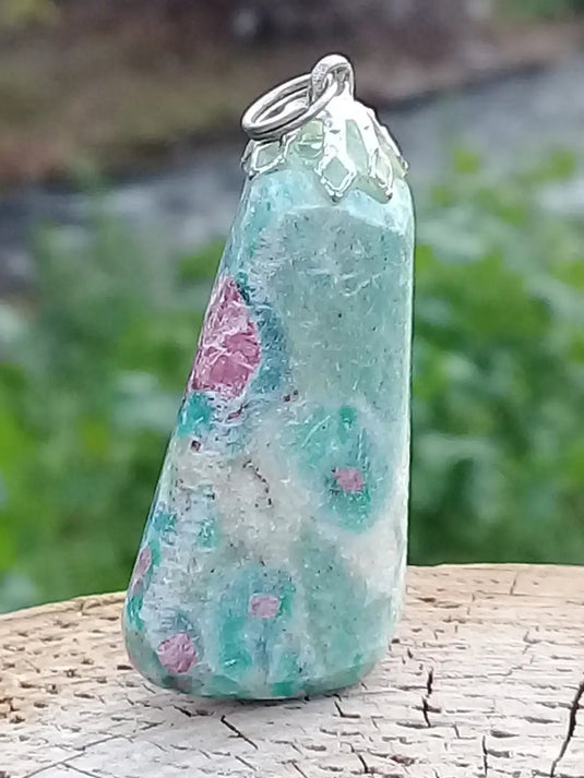 Rubis Fuschite pendentif Grade A +++ (Fourni avec son cordon) Pendentif Rubis Fuschite