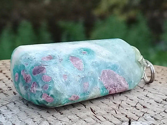 Rubis Fuschite pendentif Grade A +++ (Fourni avec son cordon) Pendentif Rubis Fuschite