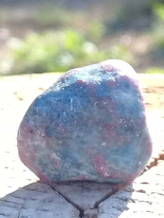 Rubis sur Cyanite pierre roulée Grade A ++++ Rubis sur Cyanite pierre roulée