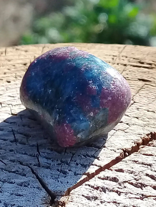 Rubis sur Cyanite pierre roulée Grade A ++++ Rubis sur Cyanite pierre roulée