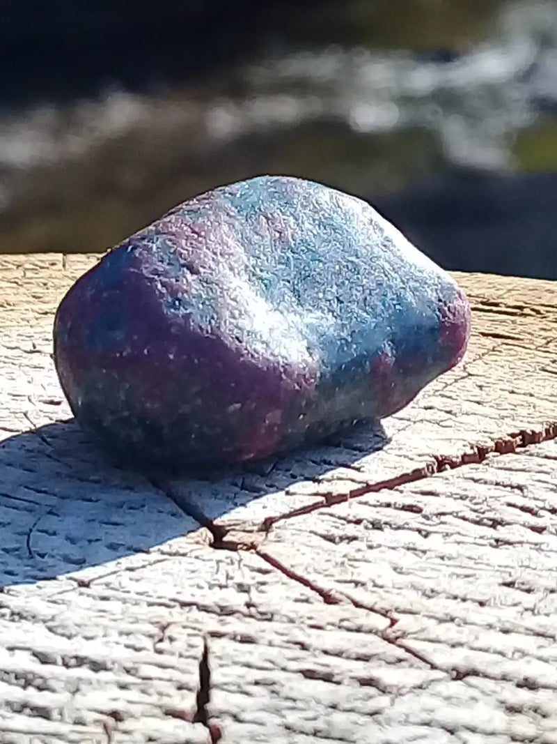 Load image into Gallery viewer, Rubis sur Cyanite pierre roulée Grade A ++++ Rubis sur Cyanite pierre roulée
