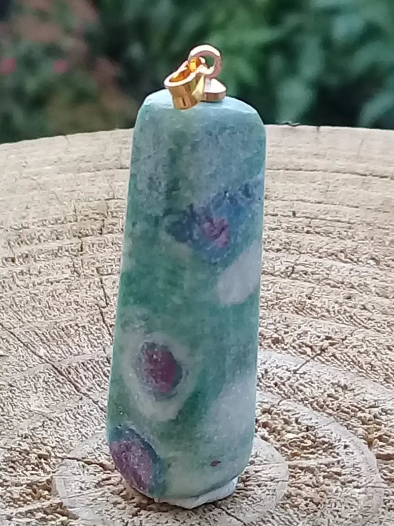 Load image into Gallery viewer, Rubis sur Fuschite pendentif Grade A++++ Fourni avec son cordon Rubis Fuschite pendentif
