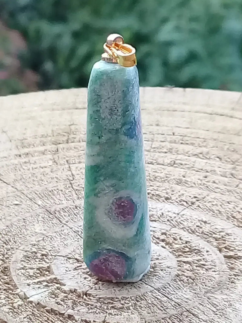 Load image into Gallery viewer, Rubis sur Fuschite pendentif Grade A++++ Fourni avec son cordon Rubis Fuschite pendentif
