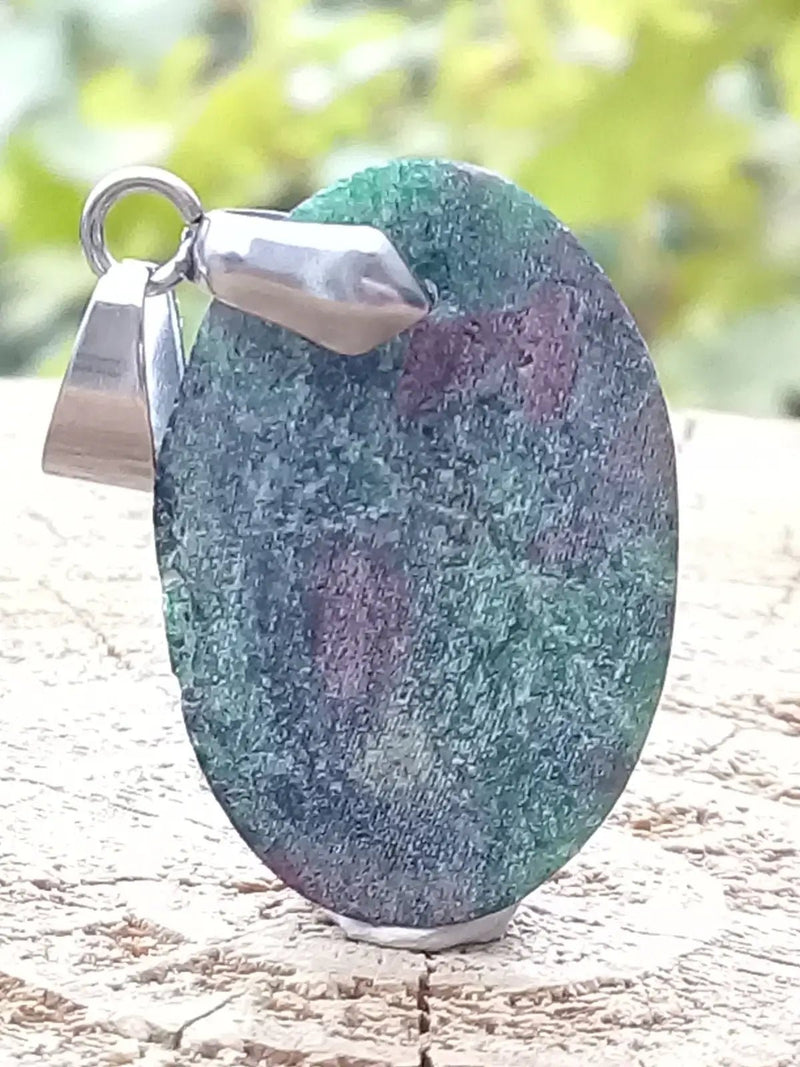 Load image into Gallery viewer, Rubis sur Zoïsite du Pakistan pendentif Grade A++++ Fourni avec son cordon Rubis sur Zoïsite pendentif
