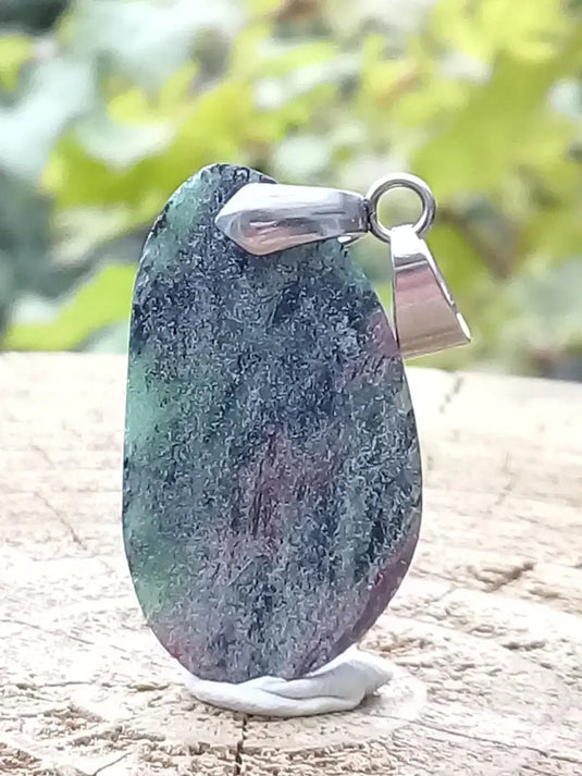 Rubis sur Zoïsite du Pakistan pendentif Grade A++++ Fourni avec son cordon Rubis sur Zoïsite pendentif