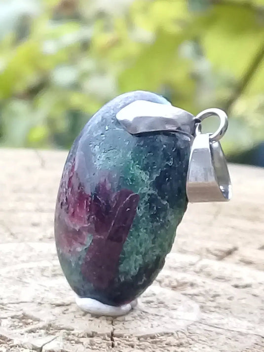 Rubis sur Zoïsite du Pakistan pendentif Grade A++++ Fourni avec son cordon Rubis sur Zoïsite pendentif