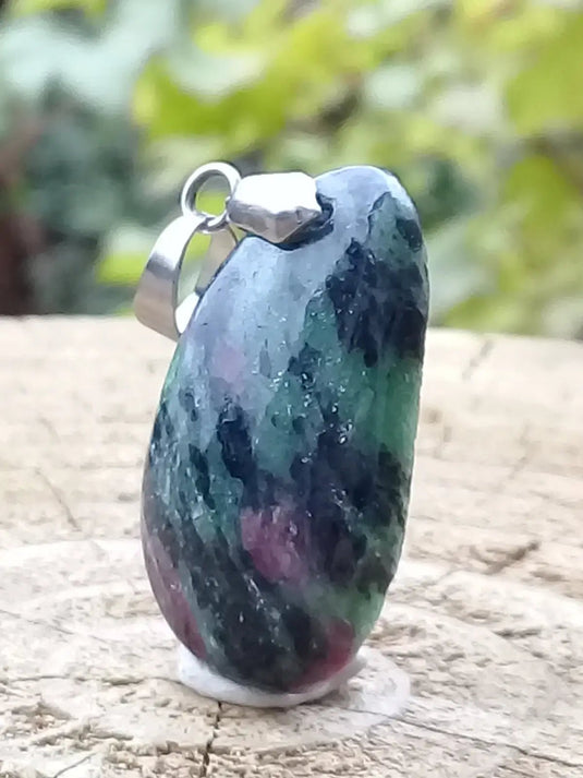 Rubis sur Zoïsite du Pakistan pendentif Grade A++++ Fourni avec son cordon Rubis sur Zoïsite pendentif