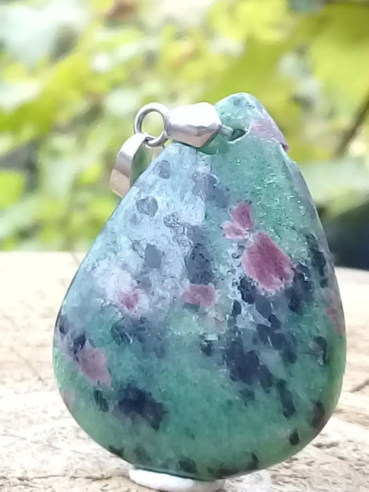 Rubis sur Zoïsite du Pakistan pendentif Grade A++++ Fourni avec son cordon Rubis sur Zoïsite pendentif