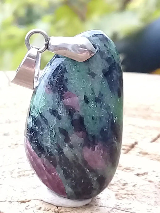 Rubis sur Zoïsite du Pakistan pendentif Grade A++++ Fourni avec son cordon Rubis sur Zoïsite pendentif