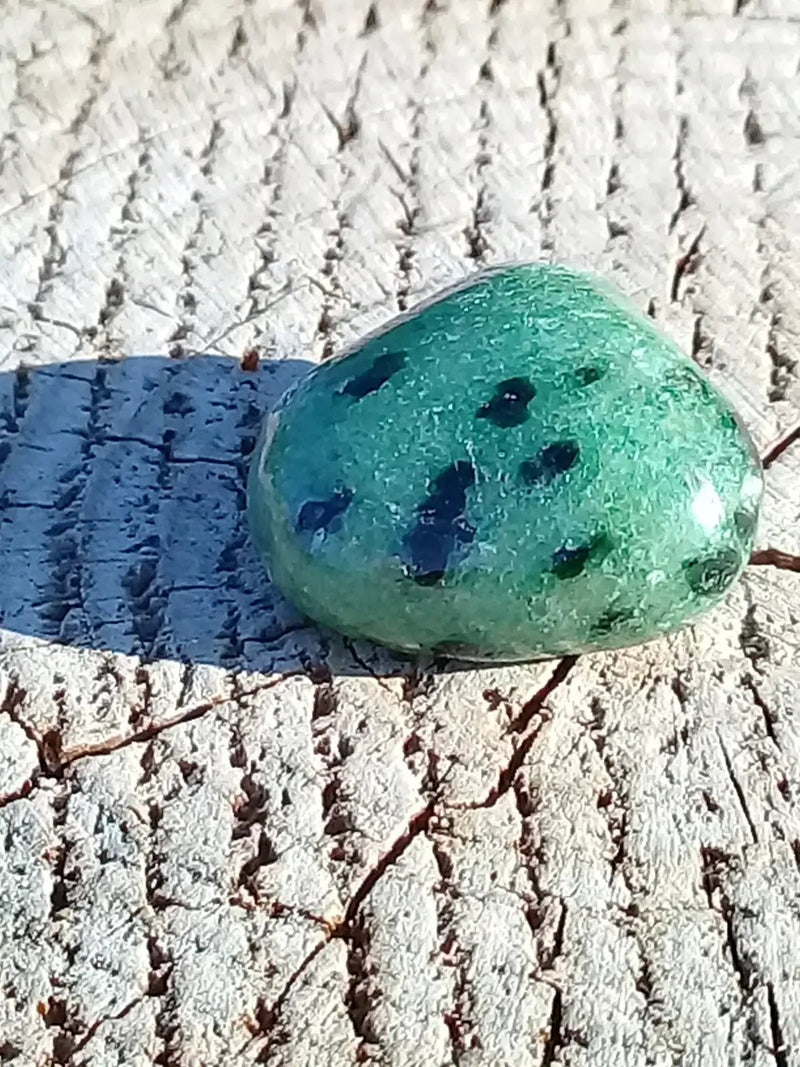 Load image into Gallery viewer, Rubis Zoïsite pierre roulée Grade A ++++ Rubis Zoïsite pierre roulée
