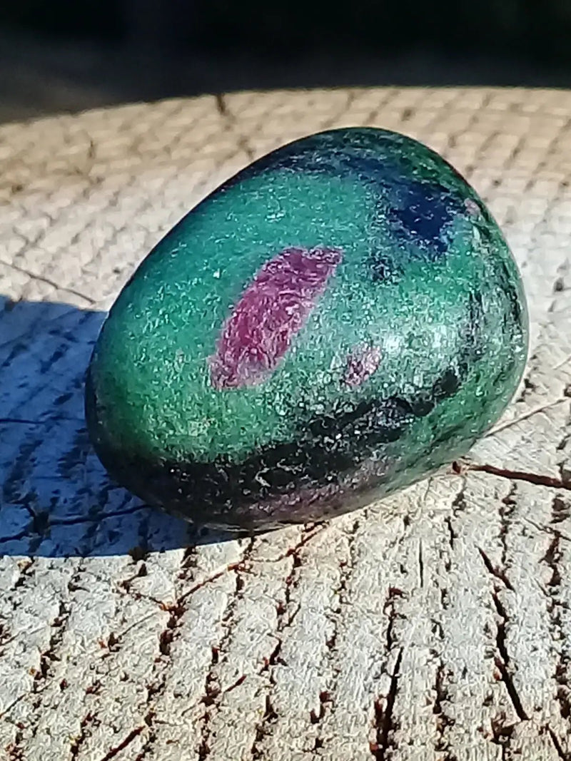 Load image into Gallery viewer, Rubis Zoïsite pierre roulée Grade A ++++ Rubis Zoïsite pierre roulée
