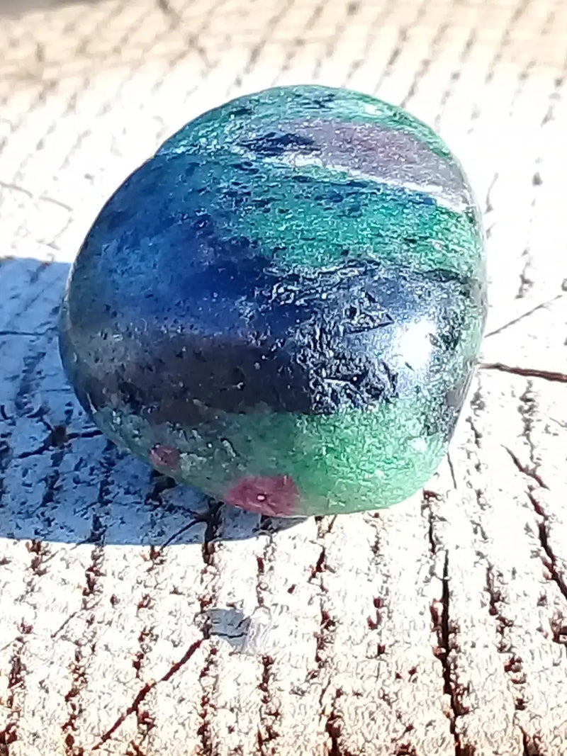 Load image into Gallery viewer, Rubis Zoïsite pierre roulée Grade A ++++ Rubis Zoïsite pierre roulée
