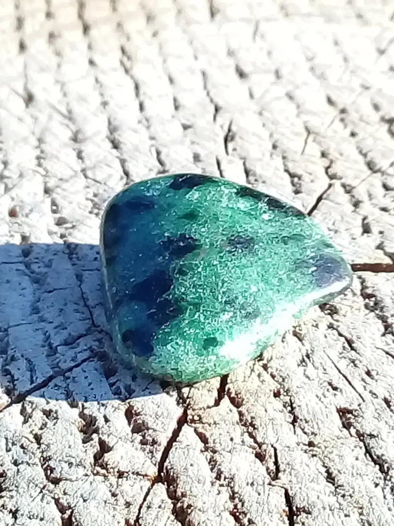 Load image into Gallery viewer, Rubis Zoïsite pierre roulée Grade A ++++ Rubis Zoïsite pierre roulée
