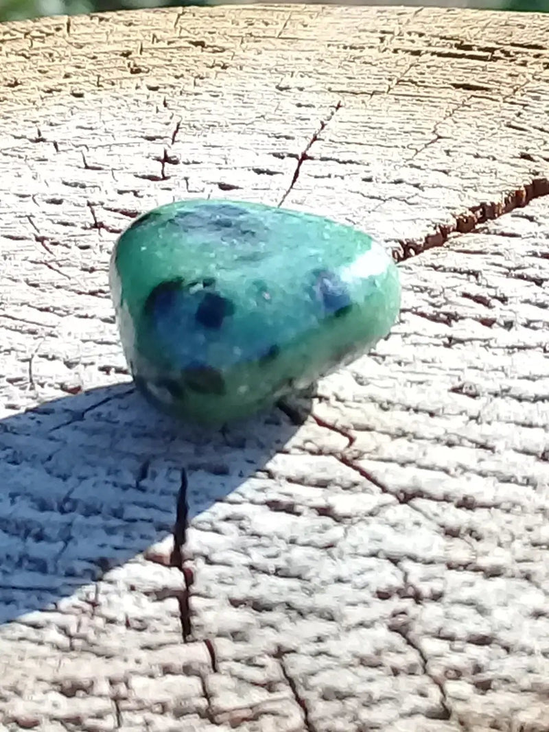 Load image into Gallery viewer, Rubis Zoïsite pierre roulée Grade A ++++ Rubis Zoïsite pierre roulée
