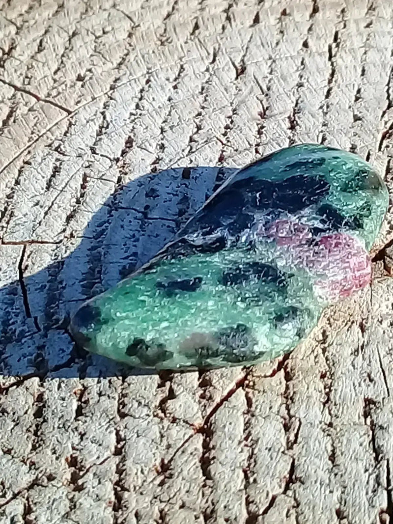 Load image into Gallery viewer, Rubis Zoïsite pierre roulée Grade A ++++ Pendentif Rubis Zoïsite
