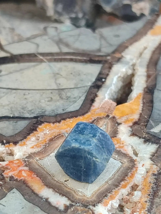 Saphir bleu du Sri Lanka - Pierre brute - Grade Prémium - Pierre de Clarté et d’Intuition saphir