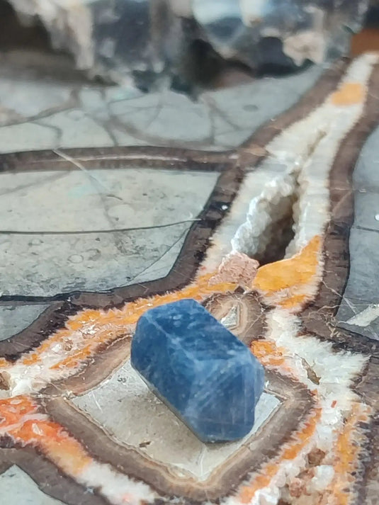 Saphir bleu du Sri Lanka - Pierre brute - Grade Prémium - Pierre de Clarté et d’Intuition Saphir bleu du Sri Lanka