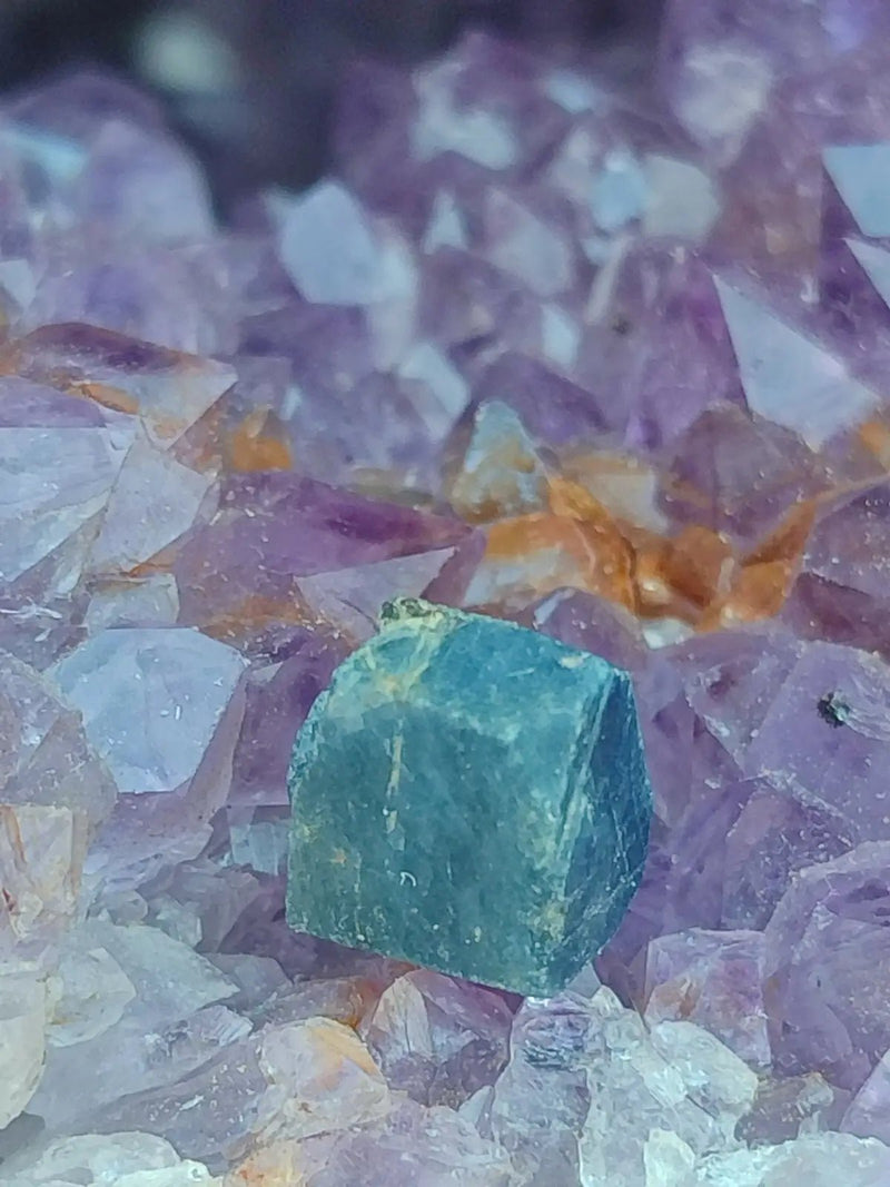 Chargez l&#39;image dans la visionneuse de la galerie, Saphir bleu du Sri Lanka - Pierre brute - Grade Prémium - Pierre de Clarté et d’Intuition Saphir bleu du Sri Lanka
