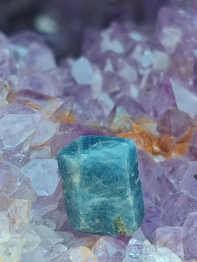 Chargez l&#39;image dans la visionneuse de la galerie, Saphir bleu du Sri Lanka - Pierre brute - Grade Prémium - Pierre de Clarté et d’Intuition saphir
