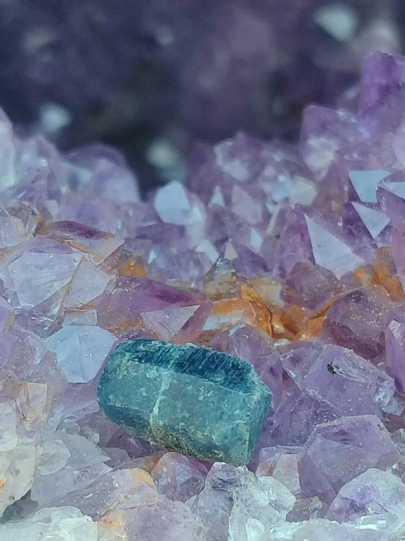 Chargez l&#39;image dans la visionneuse de la galerie, Saphir bleu du Sri Lanka - Pierre brute - Grade Prémium - Pierre de Clarté et d’Intuition Saphir bleu du Sri Lanka
