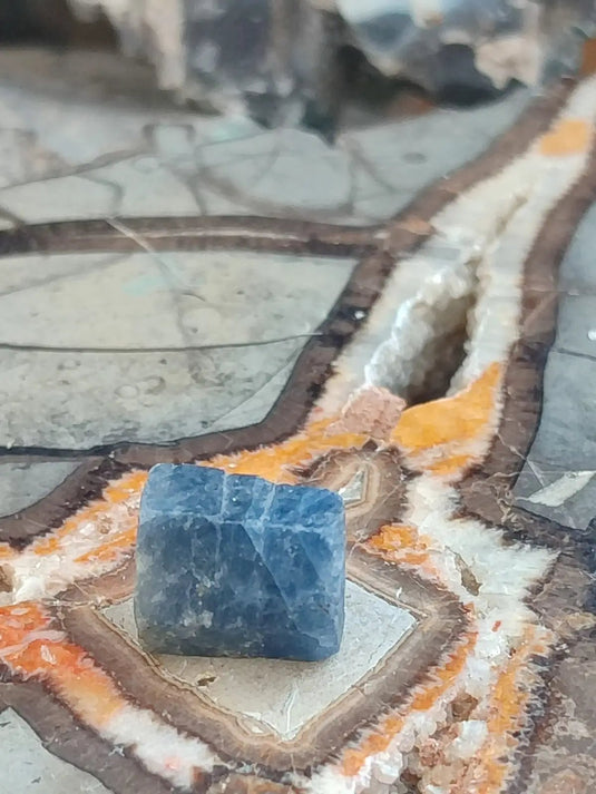 Saphir bleu du Sri Lanka - Pierre brute - Grade Prémium - Pierre de Clarté et d’Intuition Saphir bleu du Sri Lanka