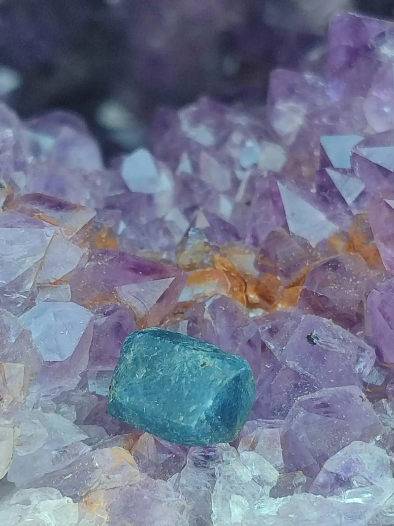 Chargez l&#39;image dans la visionneuse de la galerie, Saphir bleu du Sri Lanka - Pierre brute - Grade Prémium - Pierre de Clarté et d’Intuition Saphir bleu du Sri Lanka
