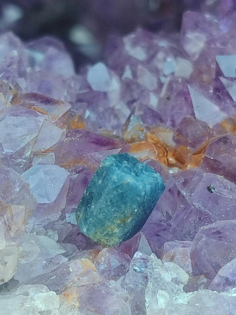 Chargez l&#39;image dans la visionneuse de la galerie, Saphir bleu du Sri Lanka - Pierre brute - Grade Prémium - Pierre de Clarté et d’Intuition Saphir bleu du Sri Lanka
