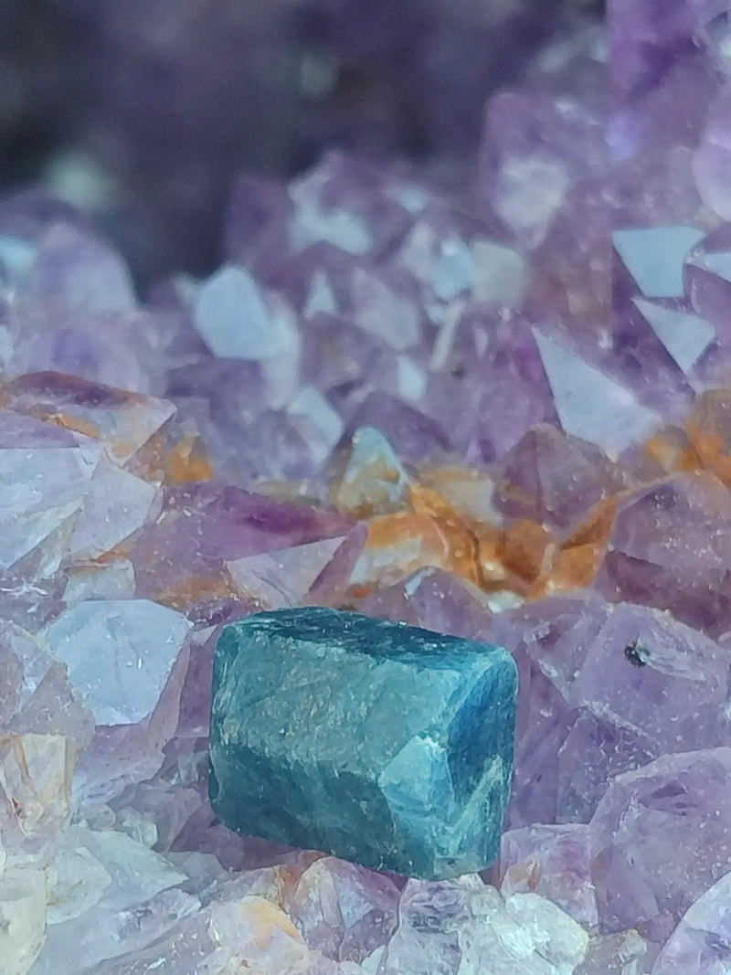 Chargez l&#39;image dans la visionneuse de la galerie, Saphir bleu du Sri Lanka - Pierre brute - Grade Prémium - Pierre de Clarté et d’Intuition Saphir bleu du Sri Lanka
