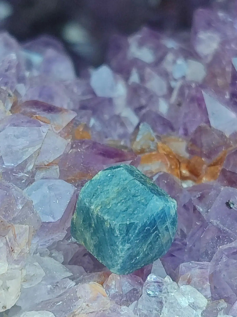 Chargez l&#39;image dans la visionneuse de la galerie, Saphir bleu du Sri Lanka - Pierre brute - Grade Prémium - Pierre de Clarté et d’Intuition saphir
