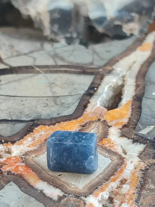 Saphir bleu du Sri Lanka - Pierre brute - Grade Prémium - Pierre de Clarté et d’Intuition Saphir bleu du Sri Lanka