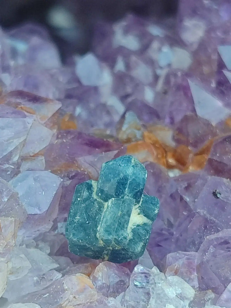 Chargez l&#39;image dans la visionneuse de la galerie, Saphir bleu du Sri Lanka - Pierre brute - Grade Prémium - Pierre de Clarté et d’Intuition Saphir bleu du Sri Lanka
