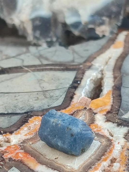 Saphir bleu du Sri Lanka - Pierre brute - Grade Prémium - Pierre de Clarté et d’Intuition saphir