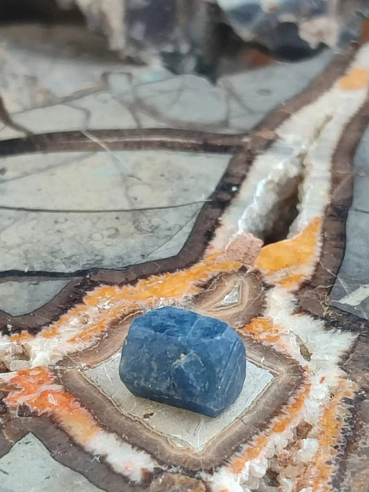 Saphir bleu du Sri Lanka - Pierre brute - Grade Prémium - Pierre de Clarté et d’Intuition Saphir bleu du Sri Lanka