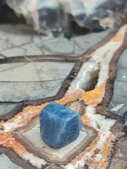 Saphir bleu du Sri Lanka - Pierre brute - Grade Prémium - Pierre de Clarté et d’Intuition Saphir bleu du Sri Lanka