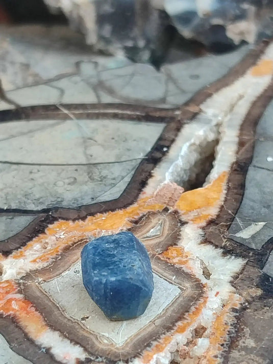 Saphir bleu du Sri Lanka - Pierre brute - Grade Prémium - Pierre de Clarté et d’Intuition Saphir bleu du Sri Lanka