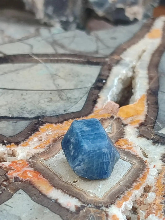 Saphir bleu du Sri Lanka - Pierre brute - Grade Prémium - Pierre de Clarté et d’Intuition Saphir bleu du Sri Lanka