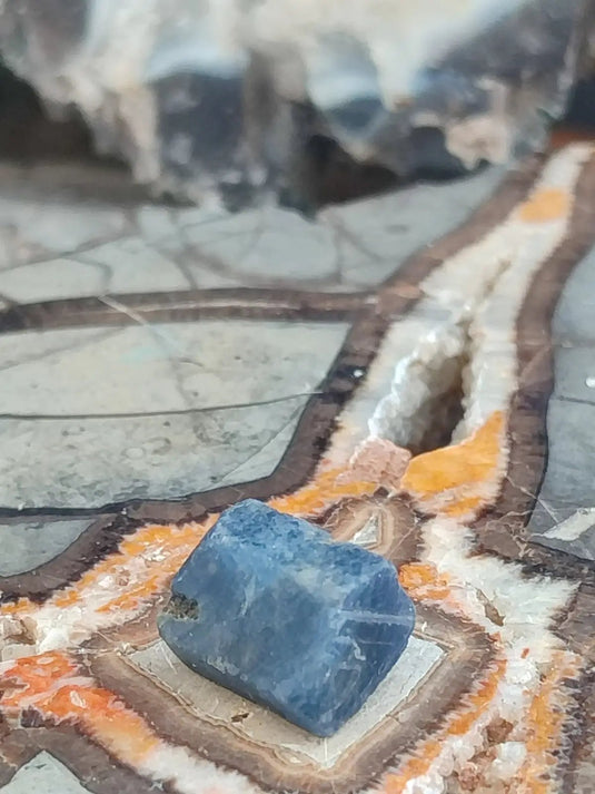 Saphir bleu du Sri Lanka - Pierre brute - Grade Prémium - Pierre de Clarté et d’Intuition saphir