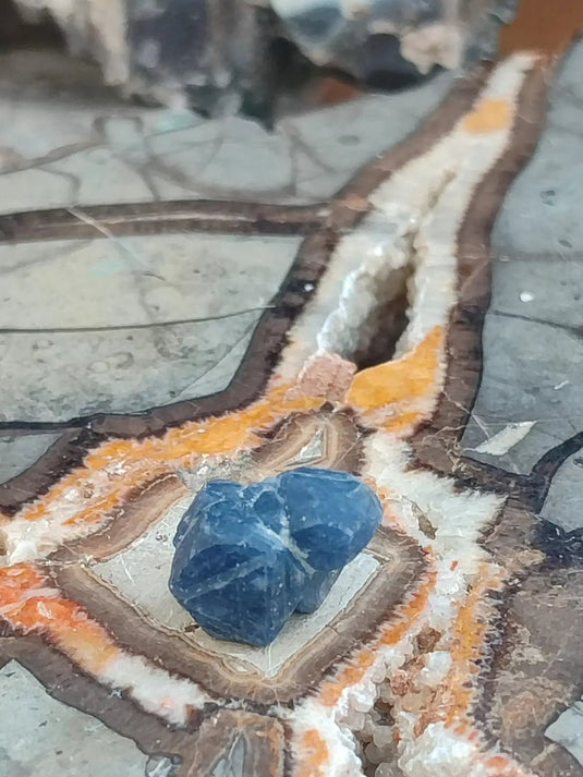 Saphir bleu du Sri Lanka - Pierre brute - Grade Prémium - Pierre de Clarté et d’Intuition Saphir bleu du Sri Lanka