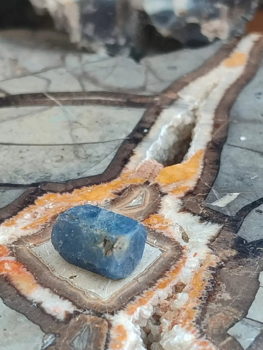 Saphir bleu du Sri Lanka - Pierre brute - Grade Prémium - Pierre de Clarté et d’Intuition Saphir bleu du Sri Lanka