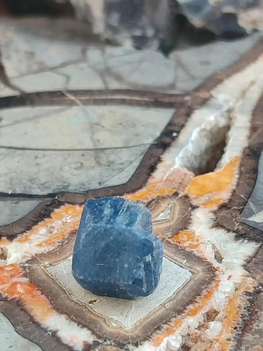 Saphir bleu du Sri Lanka - Pierre brute - Grade Prémium - Pierre de Clarté et d’Intuition Saphir bleu du Sri Lanka