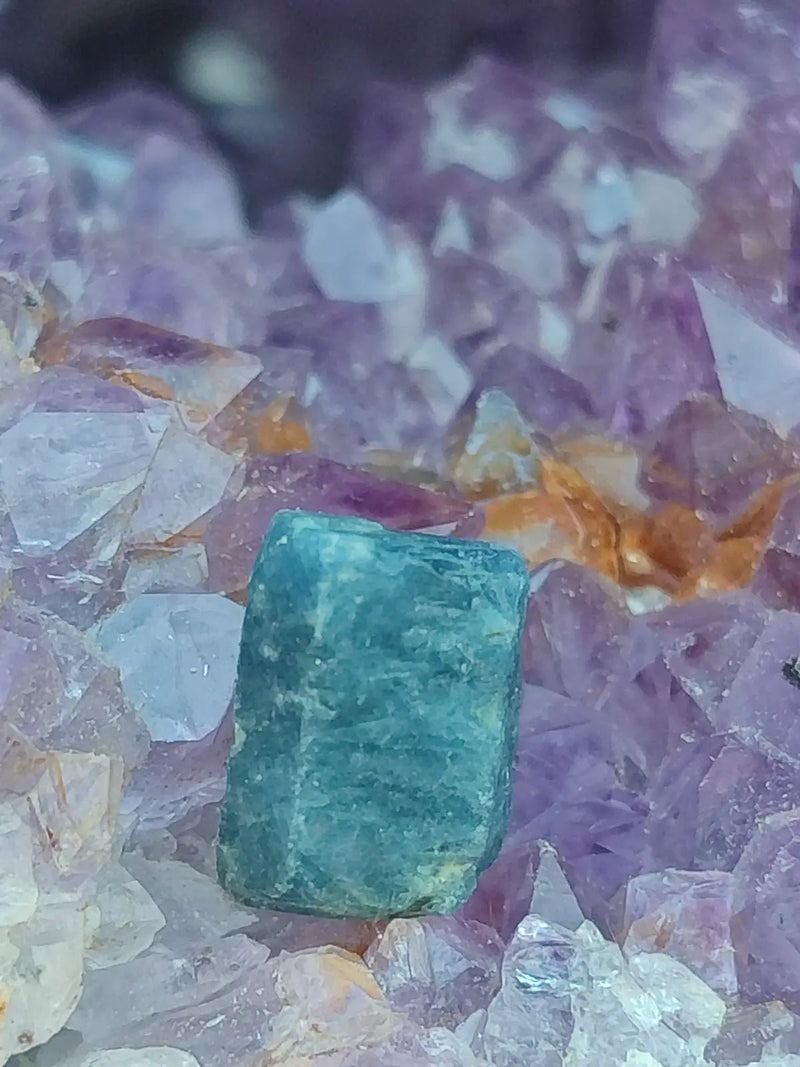 Chargez l&#39;image dans la visionneuse de la galerie, Saphir bleu du Sri Lanka - Pierre brute - Grade Prémium - Pierre de Clarté et d’Intuition saphir
